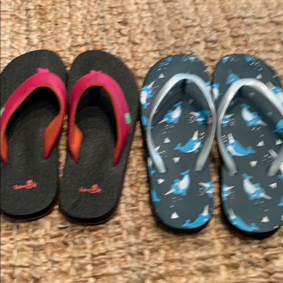 girls flip flops size 2
